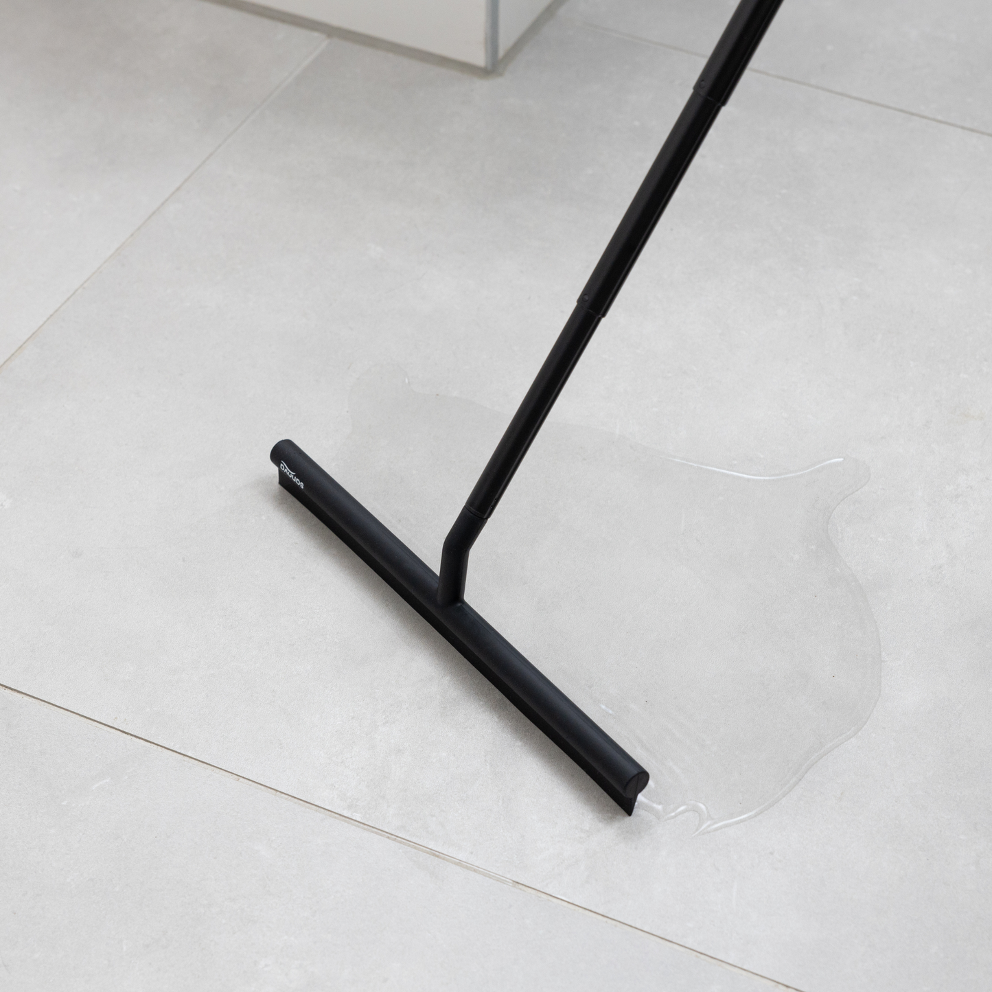 Escobilla extensible para ducha